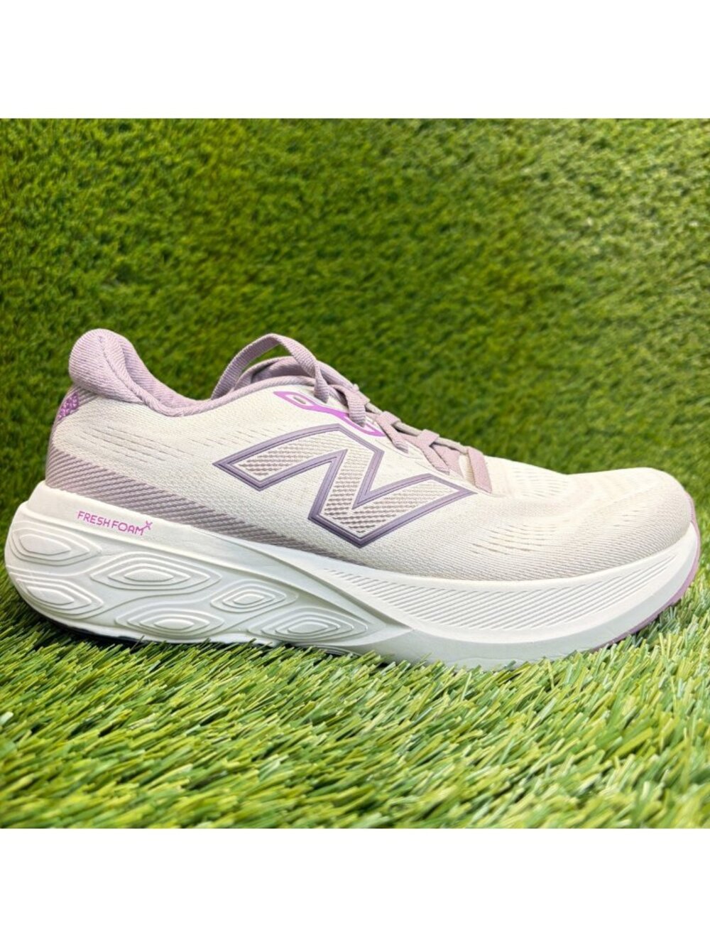 New Balance Fresh Foam X 880 v15 Womens Size 7 Beige Purple Running Shoe Sneaker
